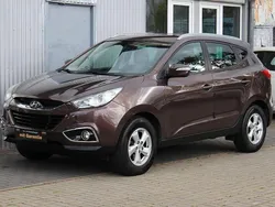 Braun Gebraucht 2011 Hyundai ix35 Style SUV | 10.980 € (Fairer Preis)