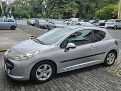 Silber Gebraucht 2009 Peugeot 207 Kleinwagen | 2.600 €