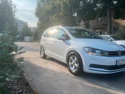 Weiß Gebraucht 2017 VW Touran Van / Kleinbus | 10.000 € (Fairer Preis)