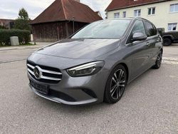 Grau Gebraucht 2020 Mercedes B220 Edition 1 Van / Kleinbus | 26.950 € (Etwas zu teuer)