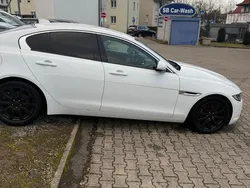 Weiß Gebraucht 2017 Jaguar XE Limousine | 11.900 € (Superpreis)