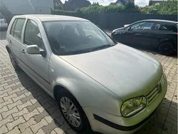 Silber Gebraucht 2000 VW Golf IV Kleinwagen | 900 €