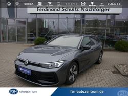 Grau Gebraucht 2024 VW Passat R-line Kombi | 45.980 €