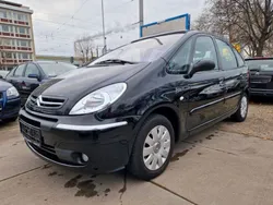 Schwarz Gebraucht 2004 Citroën Xsara Picasso Exclusive Van / Kleinbus | 2.490 € (Fairer Preis)