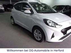 Grau Gebraucht 2024 Hyundai i10 Trend Kleinwagen | 14.650 € (Fairer Preis)