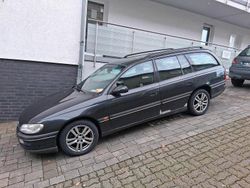 Schwarz Gebraucht 2001 Opel Omega Kombi | 2.250 €