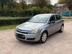 Silber Gebraucht 2004 Opel Astra Limousine | 2.099 € (Etwas zu teuer)