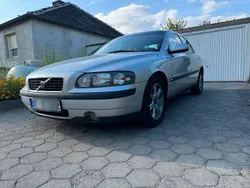 Grau Gebraucht 2002 Volvo S60 Limousine | 2.000 € (Fairer Preis)