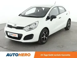 Weiß Gebraucht 2014 Kia Rio Attract Limousine | 8.270 € (Etwas zu teuer)