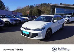 Weiß Gebraucht 2024 VW Passat Elegance Kombi | 41.980 €