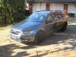 Grau Gebraucht 2016 Skoda Octavia Joy Kombi | 11.950 € (Fairer Preis)