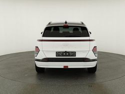 Serenity white metallic/ dach schwarz Gebraucht 2024 Hyundai Kona Prime SUV | 33.475 € (Fairer Preis)