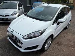 Weiß Gebraucht 2015 Ford Fiesta Kleinwagen | 6.650 € (Fairer Preis)