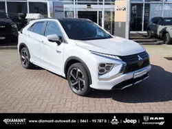Weiß Gebraucht 2021 Mitsubishi Eclipse Cross Top SUV | 27.590 € (Teuer)