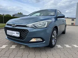 Grau Gebraucht 2015 Hyundai i20 YES! Limousine | 8.699 € (Fairer Preis)