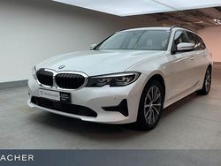 Mineralweiß metallic Gebraucht 2022 BMW 318 Advantage Kombi | 24.199 € (Fairer Preis)