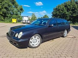Violet Gebraucht 2002 Mercedes E200 Kombi | 1.350 € (Superpreis)