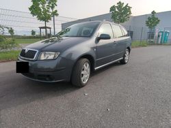 Silber Gebraucht 2007 Skoda Fabia Kombi | 1.200 €