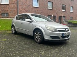 Grau Gebraucht 2004 Opel Astra Limousine | 1.970 € (Guter Preis)