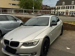 Silber Gebraucht 2010 BMW 320 Coupé | 15.499 €