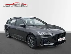 Magnetic grau Gebraucht 2024 Ford Focus ST-Line Kombi | 23.490 € (Guter Preis)
