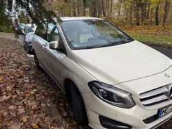 Weiß Gebraucht 2015 Mercedes B180 Van / Kleinbus | 14.999 € (Fairer Preis)