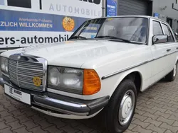 Weiß Gebraucht 1983 Mercedes 230 Limousine | 16.990 €