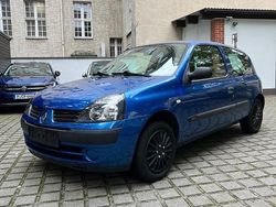 Blau Gebraucht 2005 Renault Clio II Kleinwagen | 1.990 € (Fairer Preis)