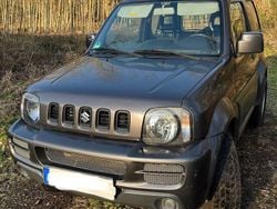 Grau Gebraucht 2011 Suzuki Jimny SUV | 10.900 € (Guter Preis)