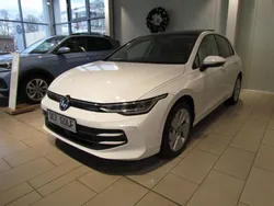 Weiß Gebraucht 2024 VW Golf VIII Life Limousine | 29.950 € (Teuer)
