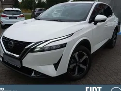 Pearl white/black m Gebraucht 2023 Nissan Qashqai N-Connecta SUV | 31.990 € (Etwas zu teuer)