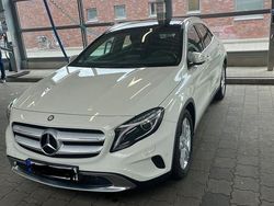 Weiß Gebraucht 2016 Mercedes GLA200 Urban SUV | 13.200 € (Guter Preis)