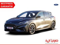 Grau Gebraucht 2020 Ford Focus Performance Edition Limousine | 26.950 € (Fairer Preis)
