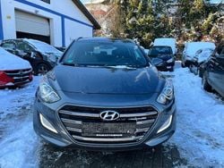 Grau Gebraucht 2016 Hyundai i30 Passion Kombi | 7.499 € (Guter Preis)