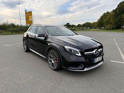 Schwarz Gebraucht 2018 Mercedes GLA45 AMG AMG SUV | 22.999 € (Etwas zu teuer)
