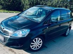 Schwarz Gebraucht 2012 Opel Zafira Van / Kleinbus | 3.400 € (Fairer Preis)