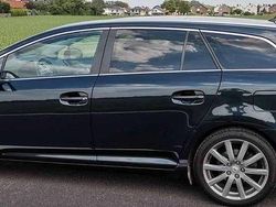 Grün Gebraucht 2013 Toyota Avensis Executive Kombi | 7.100 € (Fairer Preis)
