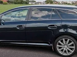 Grün Gebraucht 2013 Toyota Avensis Executive Kombi | 7.100 € (Fairer Preis)