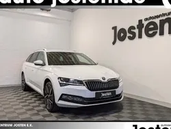 Weiß (moonweiss metallic) Gebraucht 2023 Skoda Superb Style Kombi | 37.990 € (Etwas zu teuer)