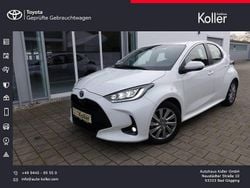Schneeweiß 040 Gebraucht 2022 Toyota Yaris Hybrid Team Limousine | 19.700 € (Fairer Preis)