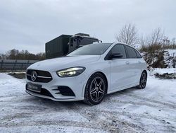 Digitalweiß Gebraucht 2024 Mercedes B200 AMG line Van / Kleinbus | 30.992 € (Guter Preis)