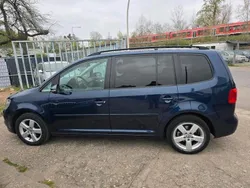 Blau Gebraucht 2010 VW Touran Van / Kleinbus | 9.900 € (Teuer)