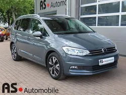 Grau Gebraucht 2022 VW Touran Highline Van / Kleinbus | 20.790 € (Fairer Preis)