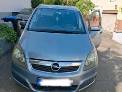 Grau Gebraucht 2006 Opel Zafira Van / Kleinbus | 2.500 € (Fairer Preis)