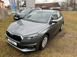Grau Gebraucht 2023 Skoda Fabia Selection Limousine | 15.990 € (Guter Preis)