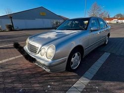 Grau Gebraucht 2000 Mercedes E270 Limousine | 3.900 € (Guter Preis)