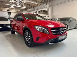 Rot Gebraucht 2016 Mercedes GLA180 Night SUV | 16.990 € (Fairer Preis)