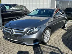 Grau Gebraucht 2018 Mercedes E220 Avantgarde Limousine | 25.900 € (Fairer Preis)