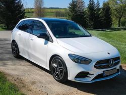 Weiß Gebraucht 2019 Mercedes B200 AMG line Van / Kleinbus | 23.999 € (Fairer Preis)