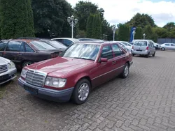 Rot Gebraucht 1991 Mercedes E230 Limousine | 1.750 €